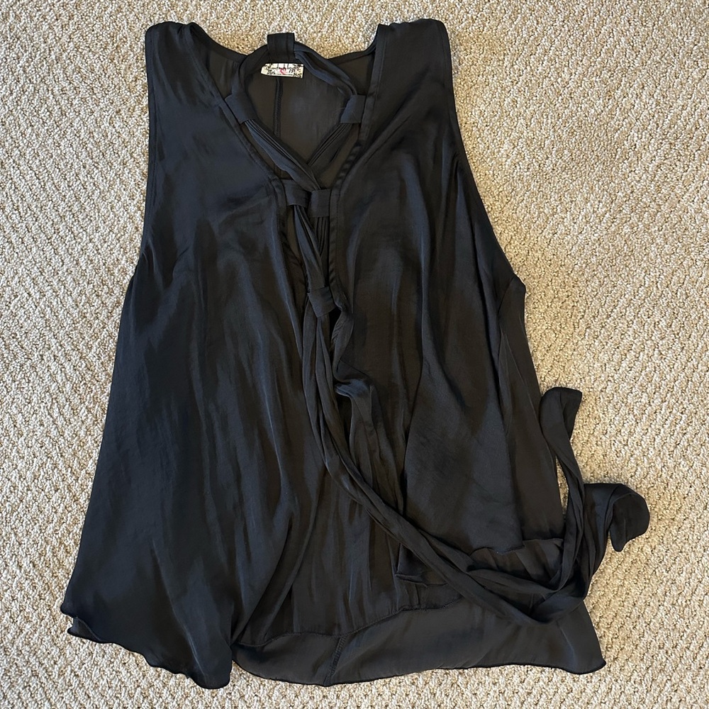 FREE PEOPLE low cut blouse